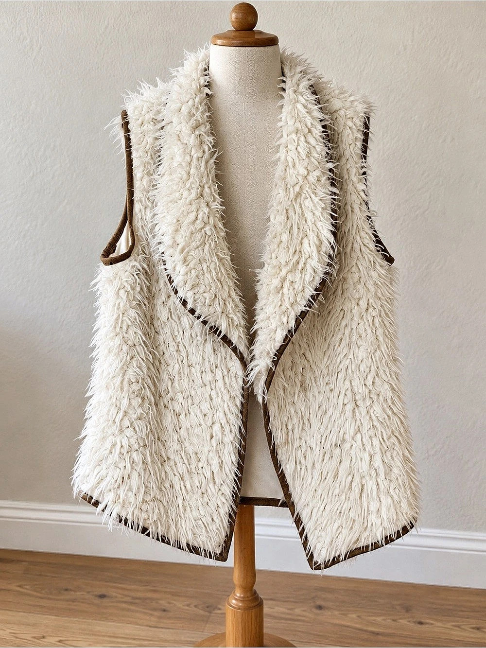 Betty Boop Faux Fur Vest Cream Size 10/12 Like New
